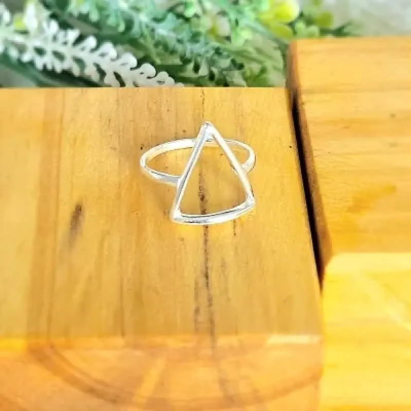 anel prata triangulo liso vazado