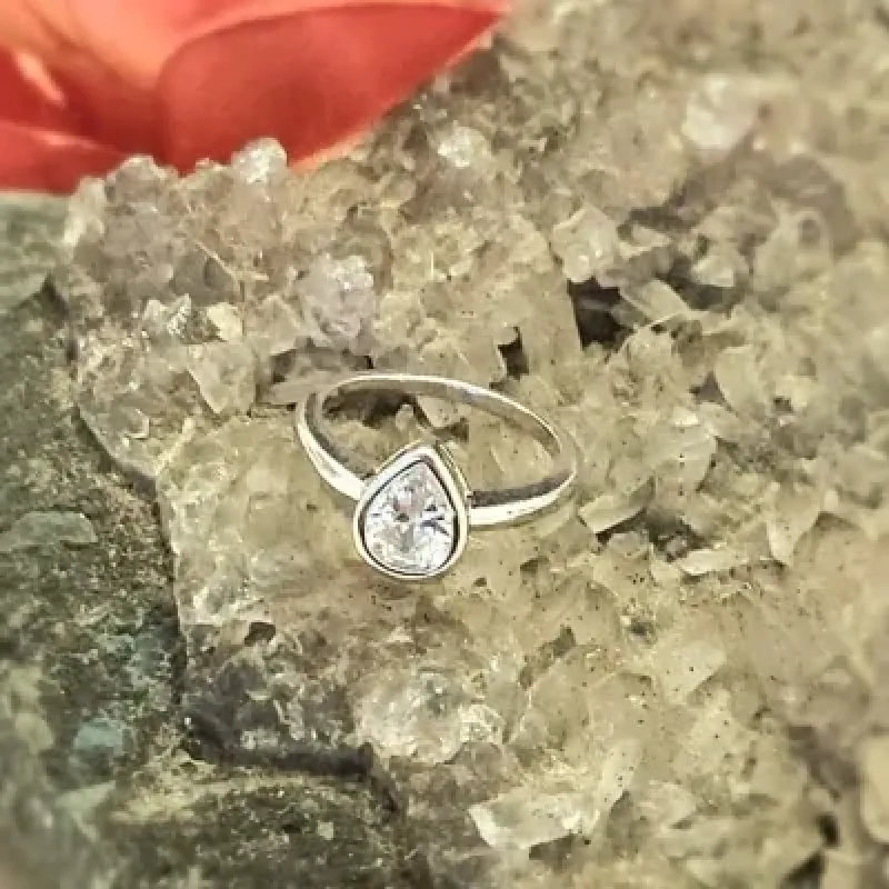 anel rodio gota grande cristal