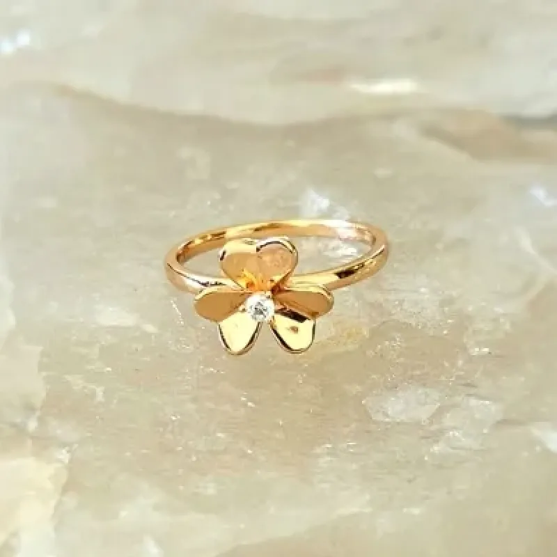 anel ouro flor 3 petalas coracao meio zirconia