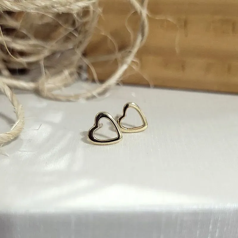 brinco ouro coração liso vazado médio