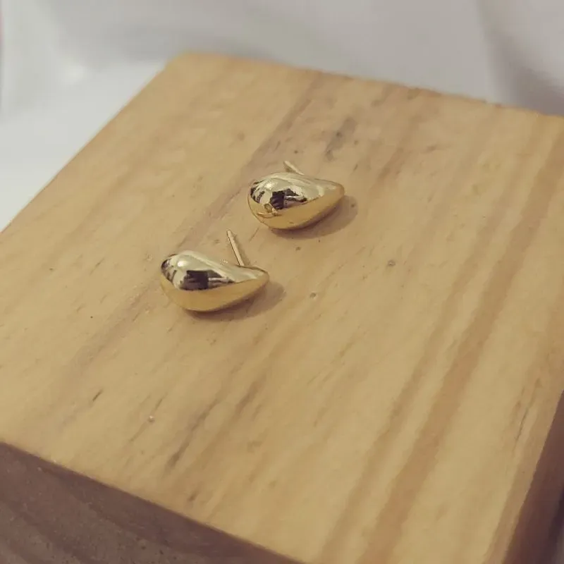 brinco ouro gota lisa pequena