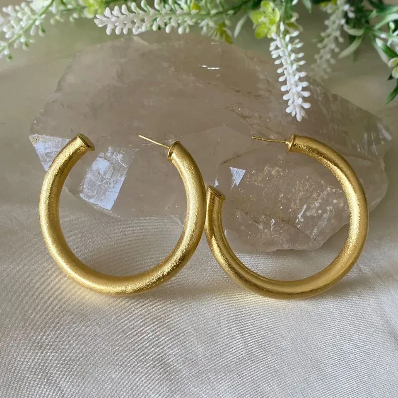 brinco ouro meia argola tudo riscado 5cm