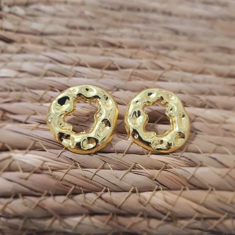 brinco ouro orgânico martelado