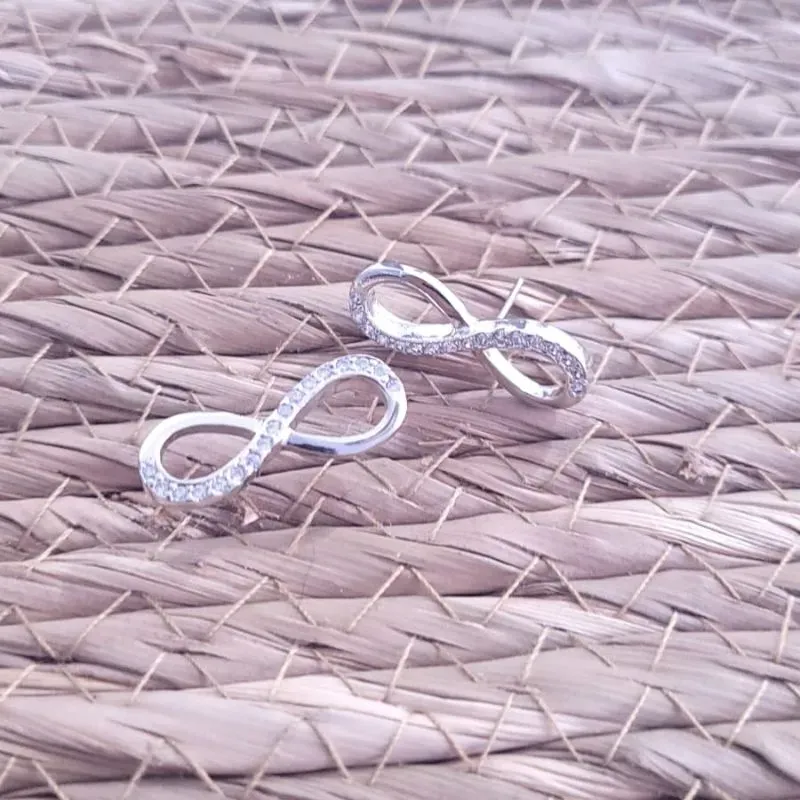 brinco rodio infinito meio cravejado cristal