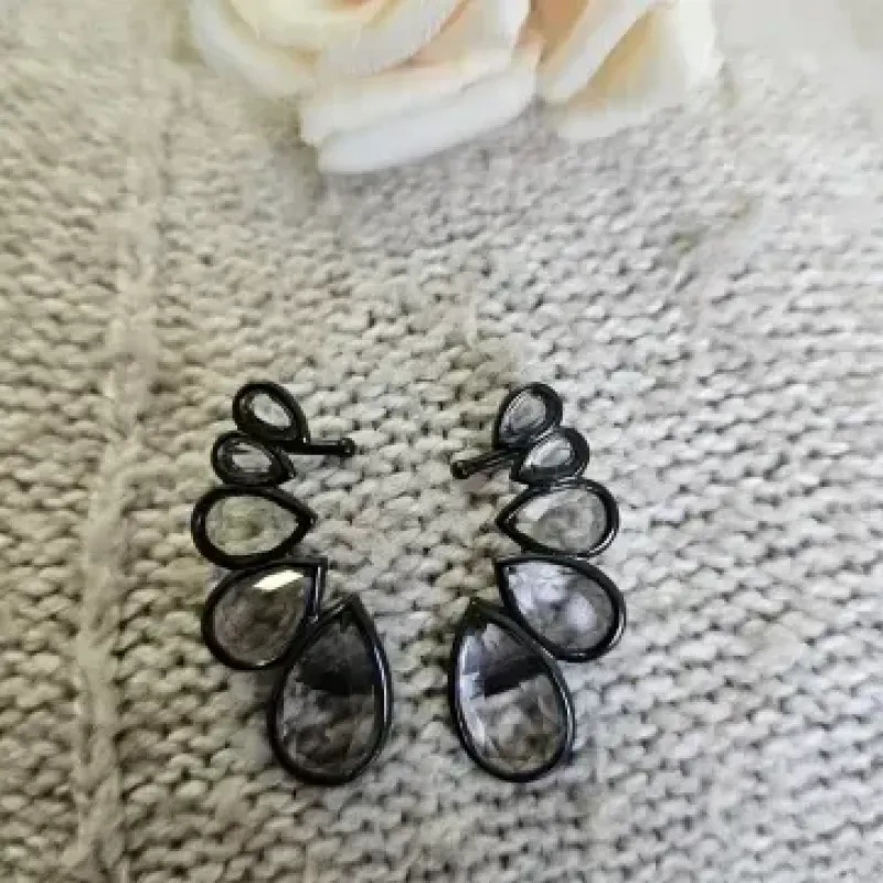 brinco rodio negro ear cuff 5 gotas cinza