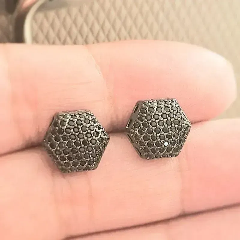 brinco ródio negro hexágono zircônias negras