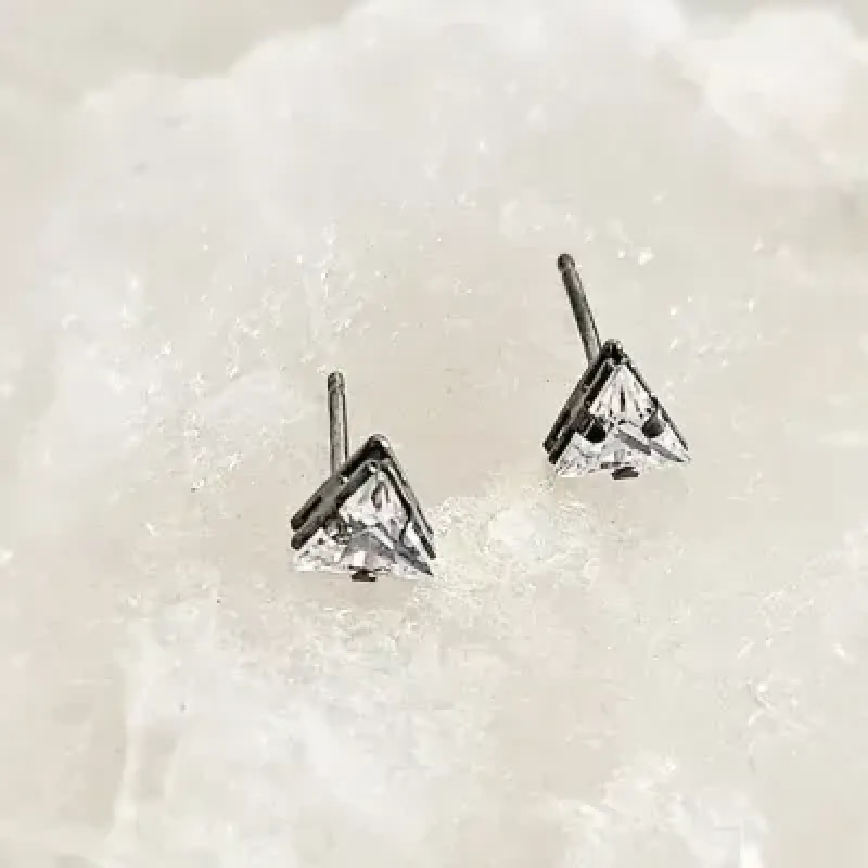brinco ródio negro triangulo cristal p