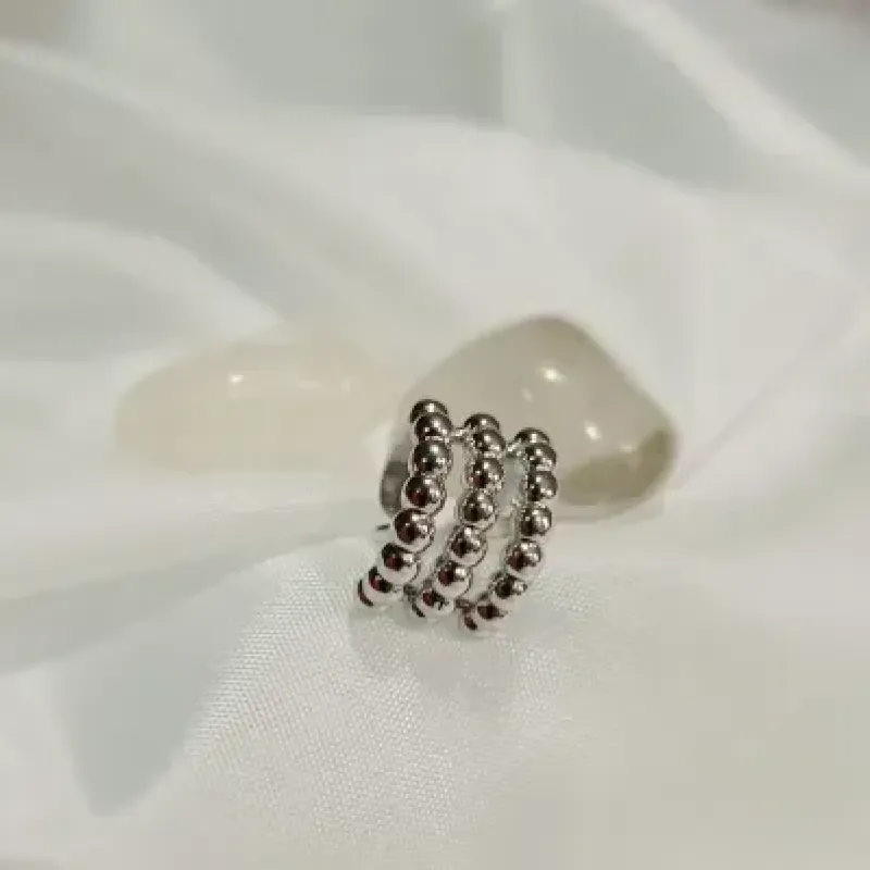 piercing rodio 3 filas espaçadas bolinhas
