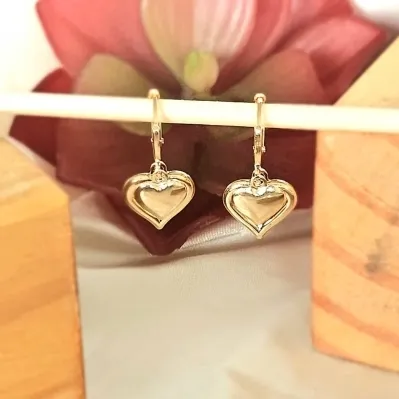 brinco ouro argola com 2 corações pendurados liso e vazado
