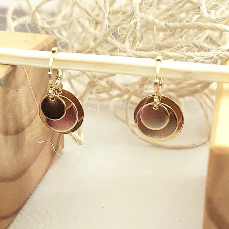 brinco ouro argola com bolas chapadas pendurado