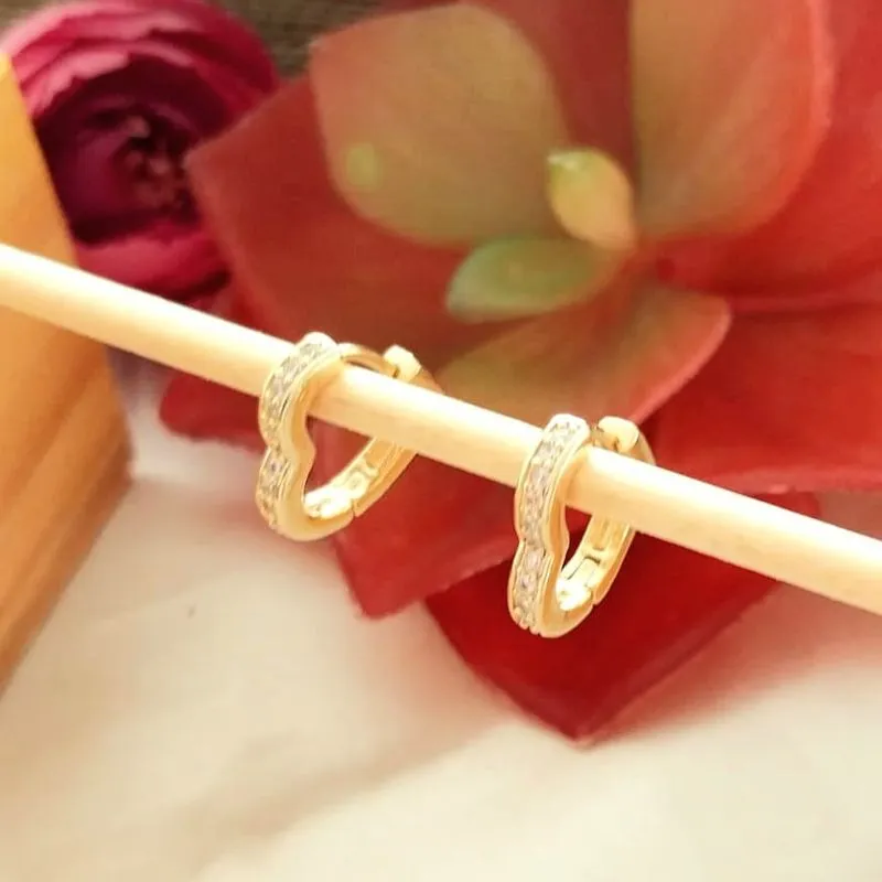 brinco ouro argola coração cravejado medio