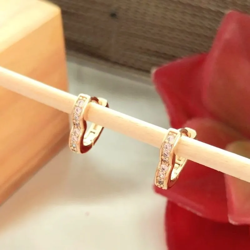 brinco ouro argola coração cravejado pequeno