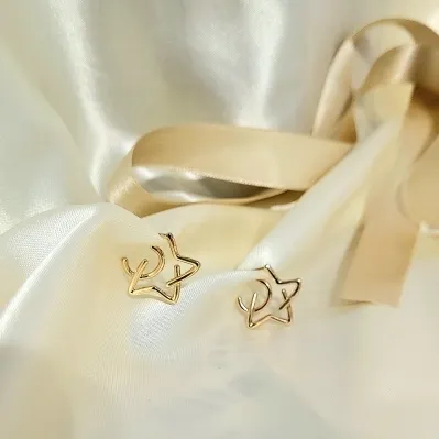 brinco ouro argola forma estrela e lua