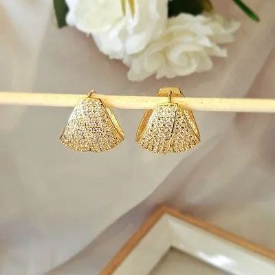 brinco ouro argola triangular toda cheia cravejada zirconias