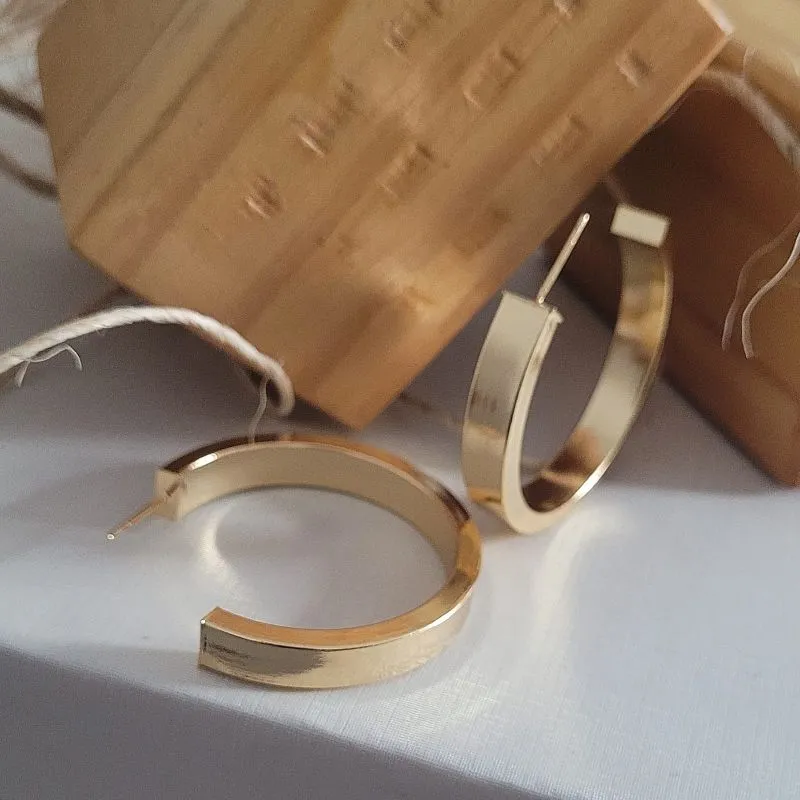 brinco ouro argola tubo quadrado liso