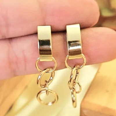 brinco ouro com 4 elos pendurados