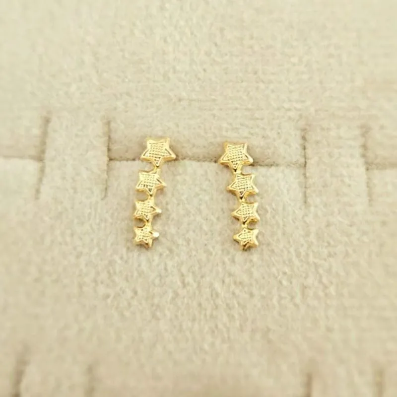 brinco ouro com 4 estrelas trabalhadas