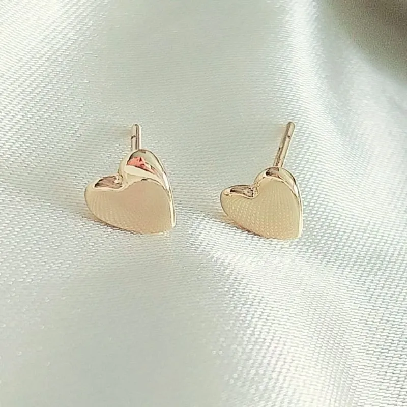 brinco ouro coração abaulado liso