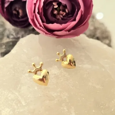 brinco ouro coração com coroa