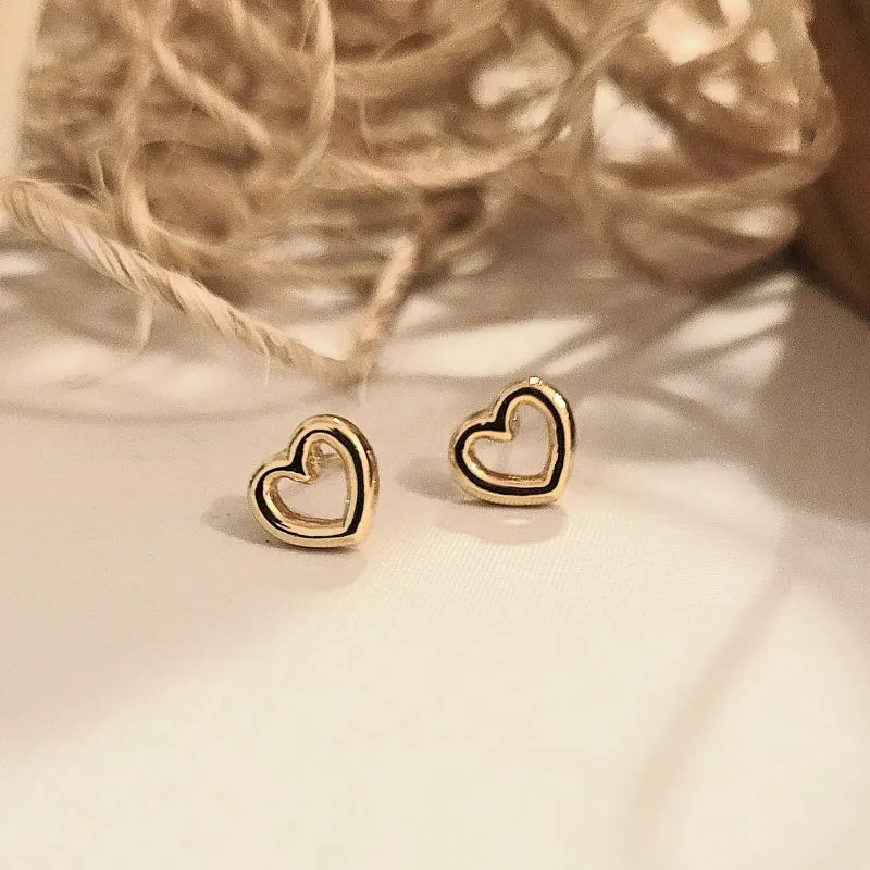 brinco ouro coração liso vazado pequeno