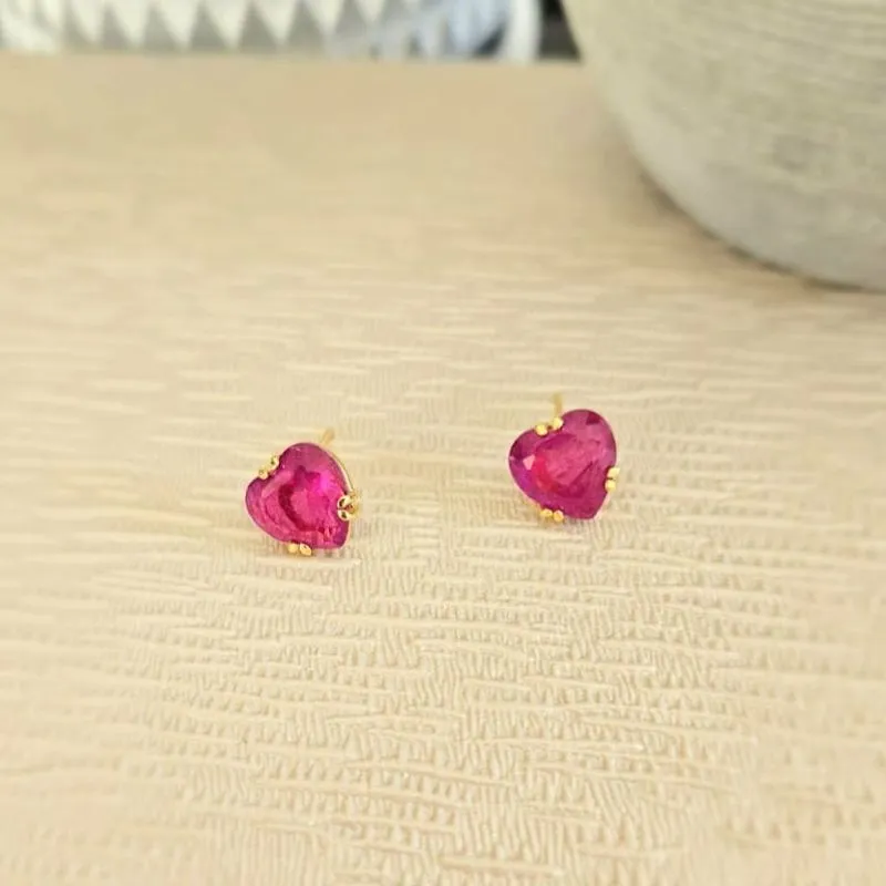 brinco ouro coração rosa escuro