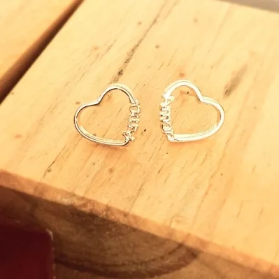 brinco ouro coração vazado escrito amor