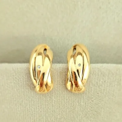 Brinco ouro ear hook entrelaçado com zirconia