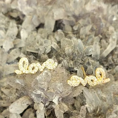brinco ouro escrita love cravejado zircônias