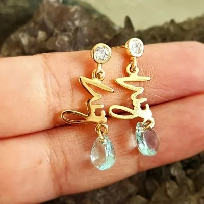 brinco ouro escrita luz pendurada com gota cristal azul