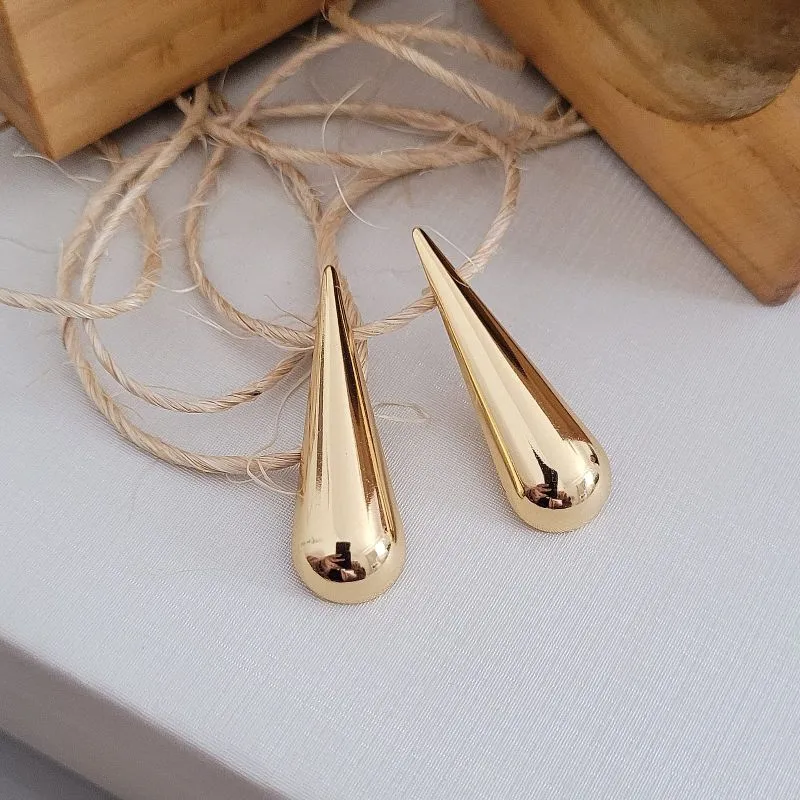 brinco ouro gota alongada lisa