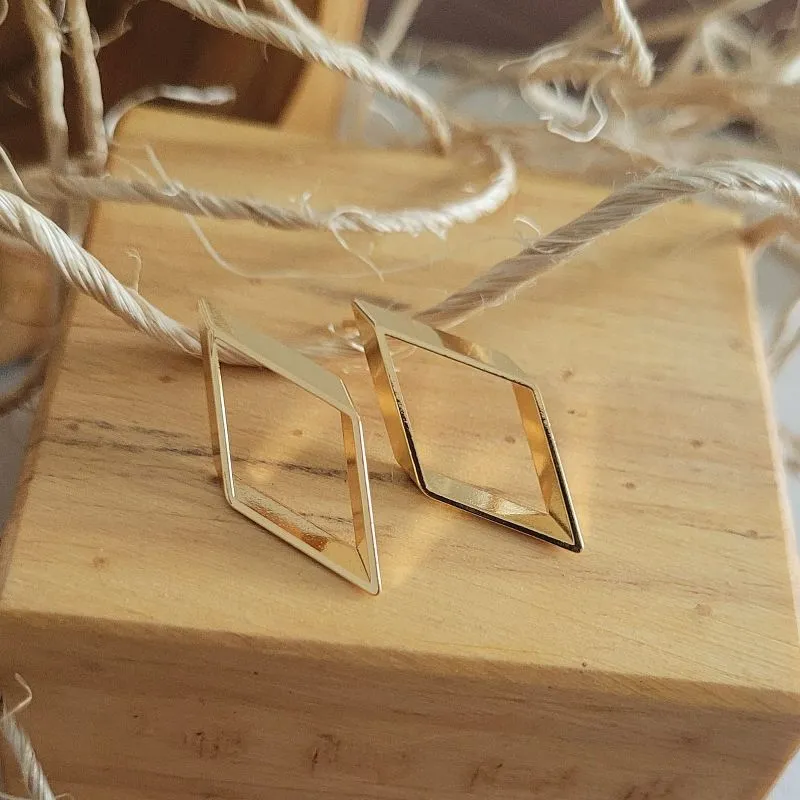 brinco ouro losango liso vazado