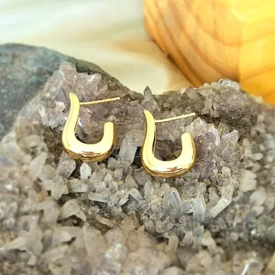 brinco ouro meia argola liso curvo