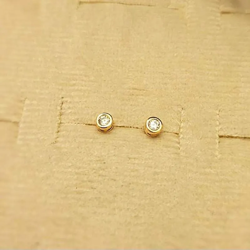 brinco ouro ponto de luz pequeno cristal com base em volta