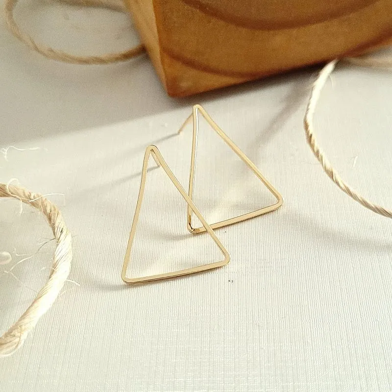 brinco ouro triangulo liso vazado