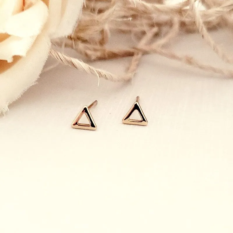 brinco ouro triangulo liso vazado mini