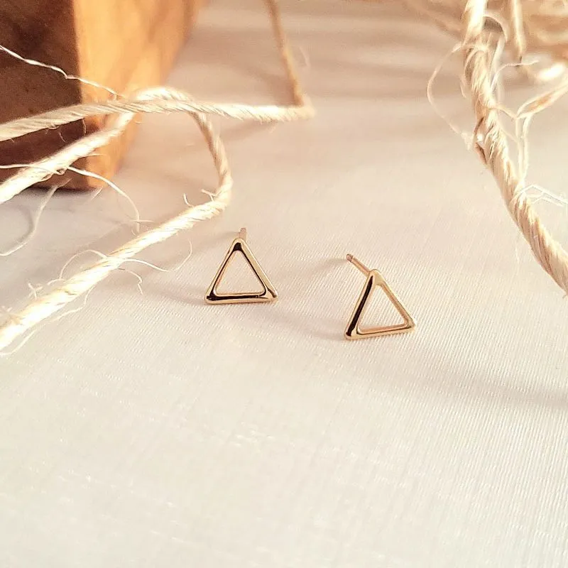 brinco ouro triangulo liso vazado pequeno