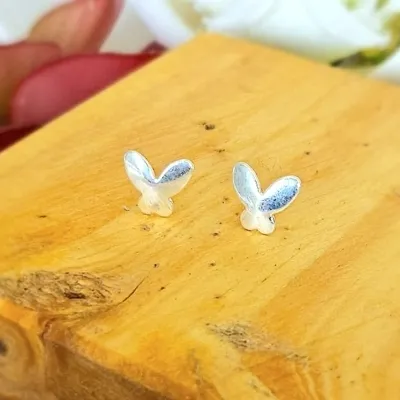 Brinco prata borboleta lisa