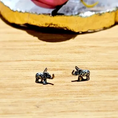 brinco prata envelhecida elefante corpo inteiro