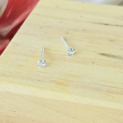 brinco prata ponto de luz mini 4 garras cristal