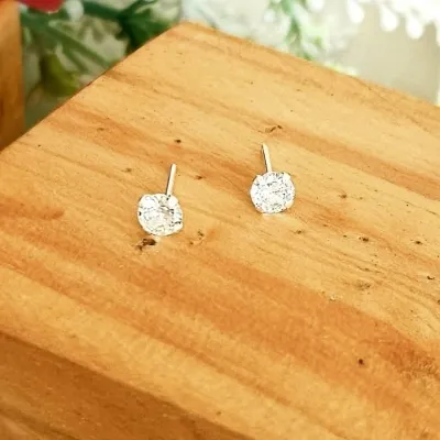 brinco prata ponto de luz pequeno 4 garras cristal