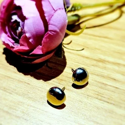 brinco ródio bolinha achatada tamanho 3