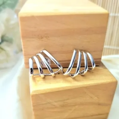 Brinco rodio ear hook 4 fileiras lisas