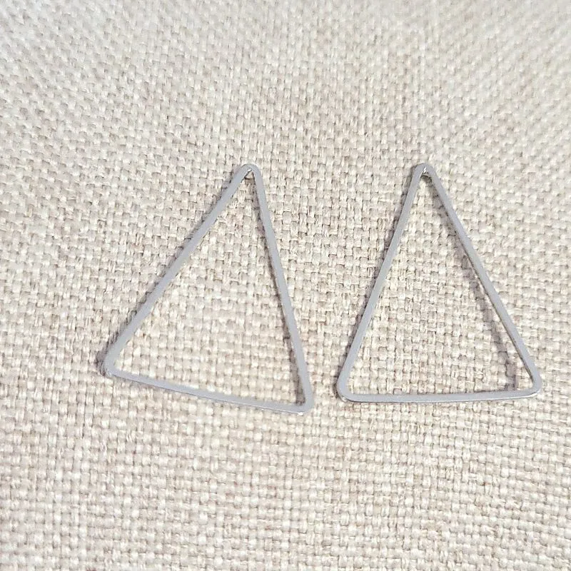 brinco rodio triangulo liso vazado