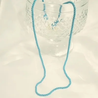 colar choker fino esmaltado azul claro