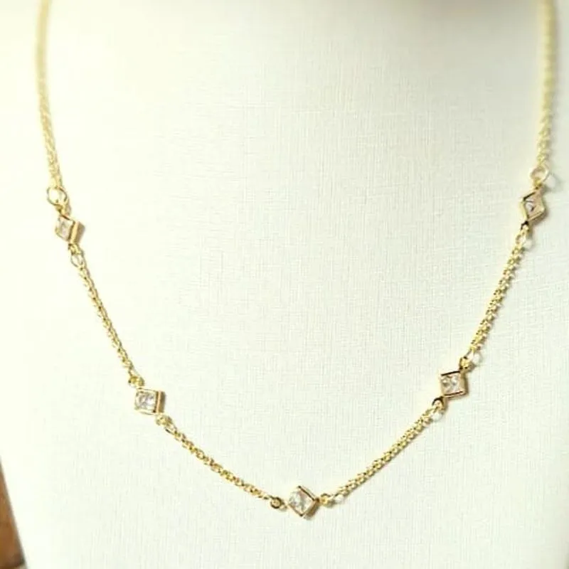 colar choker ouro ponto de luz cristal quadrado