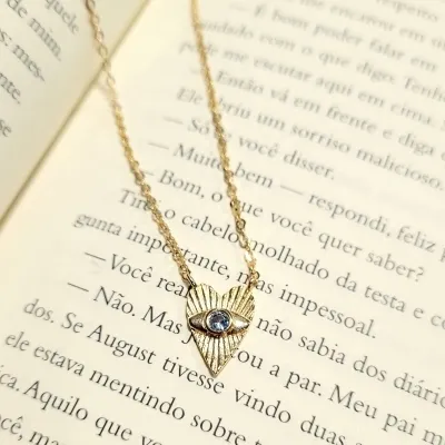 colar ouro coração com meio olho grego azul