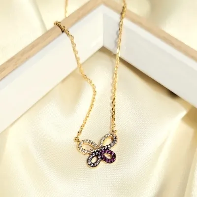 colar ouro corrente borboleta vazada cravejada zirconias tons de rosa