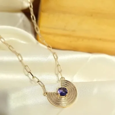 colar ouro corrente elos com ciírculo cortado e cristal lilás