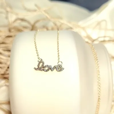 colar ouro corrente escrita love toda cravejada