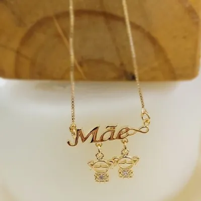 colar ouro escrito mãe infinito com duas meninas penduradas